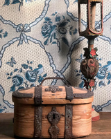 Rubans & Oiseaux Wallpaper – French Ribbon & Bird Design