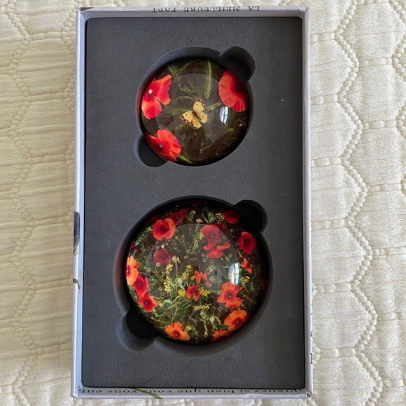 Jamie Beck Paperweight Poppy - french.us 2